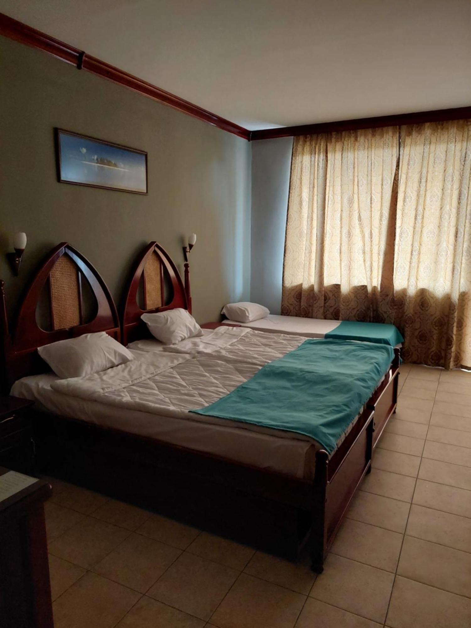 Hotel Manz 2 Pomorie Esterno foto