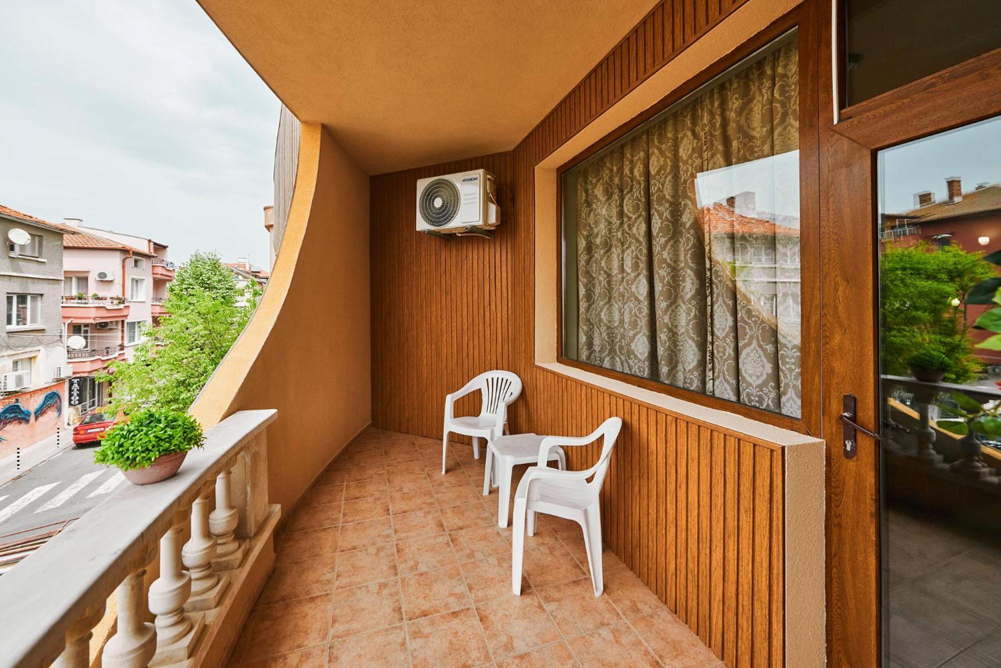 Hotel Manz 2 Pomorie Esterno foto