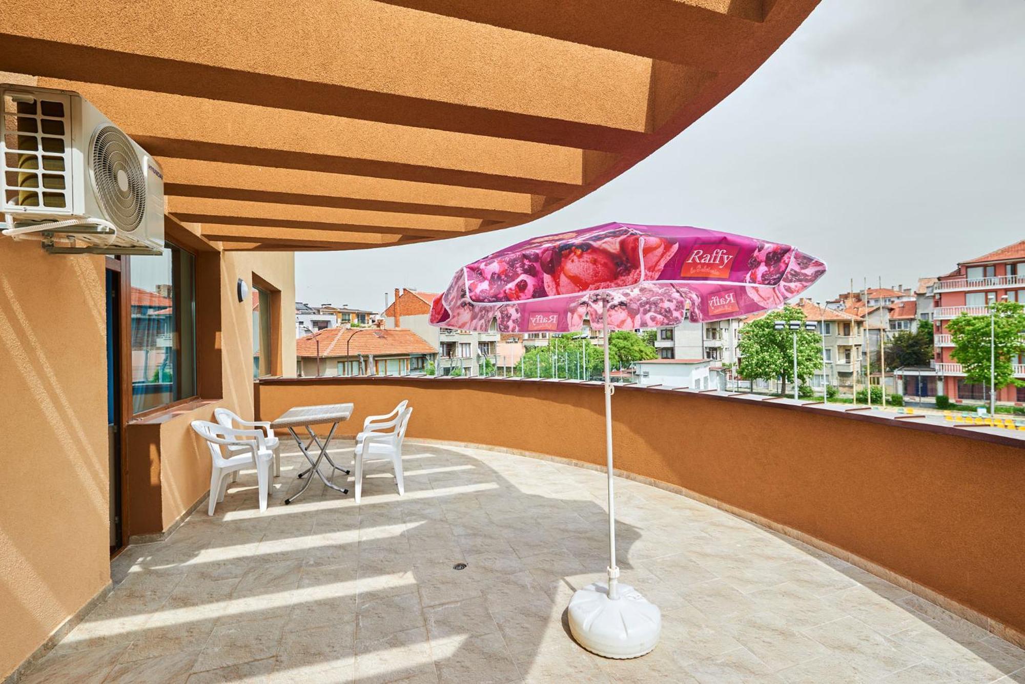 Hotel Manz 2 Pomorie Esterno foto
